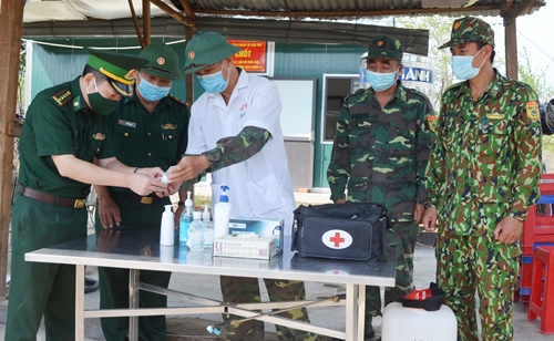 Kiểm tra và động viên Bộ đội Biên phòng Đắk Lắk trên tuyến đầu chống dịch 
